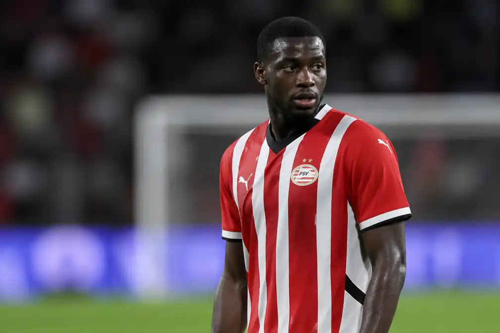 PSV-verdediger Adamo Nagalo dit seizoen niet meer in actie door medisch probleem