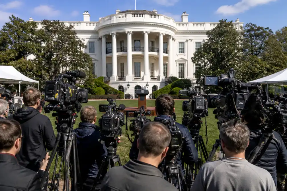 Trump weert CNN, MS Now en Politico uit het Witte Huis