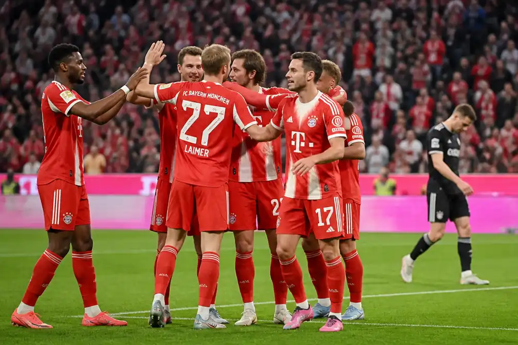 Bayern München vernedert Union Berlin met 7-0 en staat voorlopig aan kop