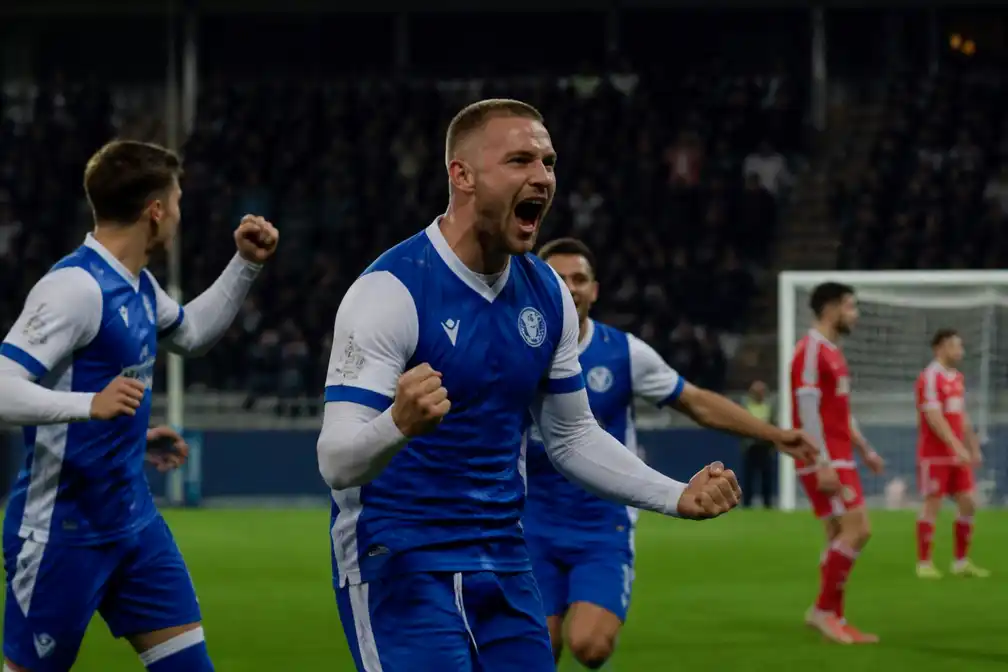 AA Gent verslaat Standard met laat doelpunt van Burgess