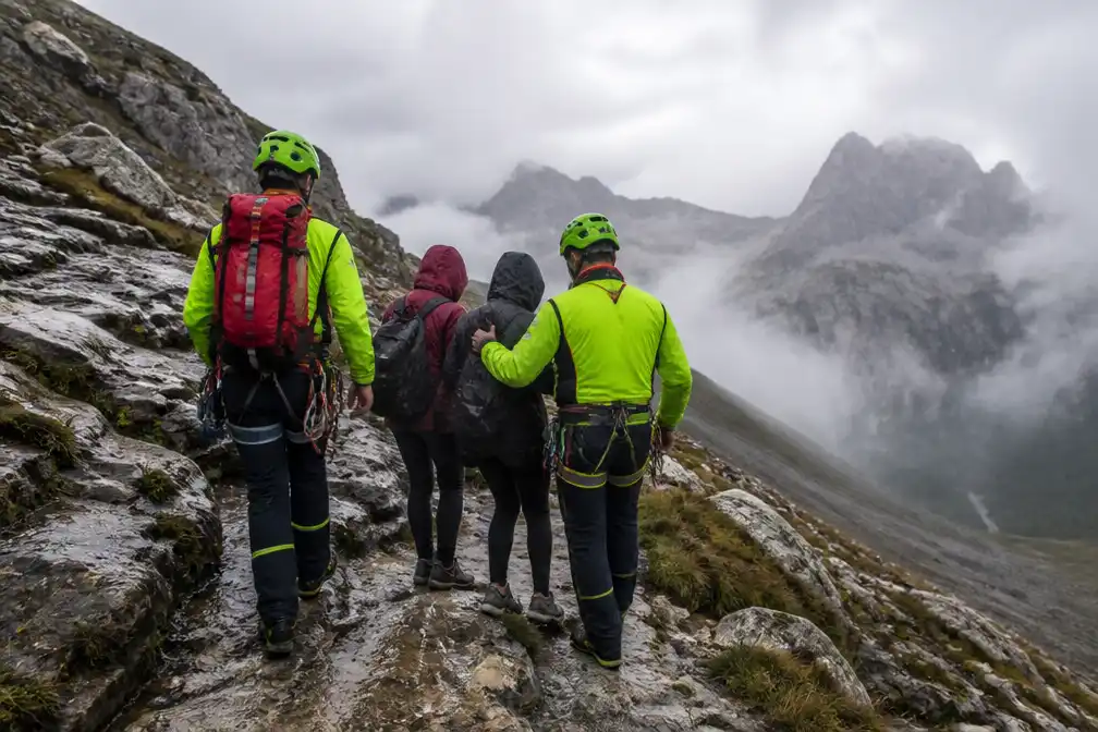 Italiaanse bergredding brengt twee Belgische wandelaars veilig uit de Dolomieten