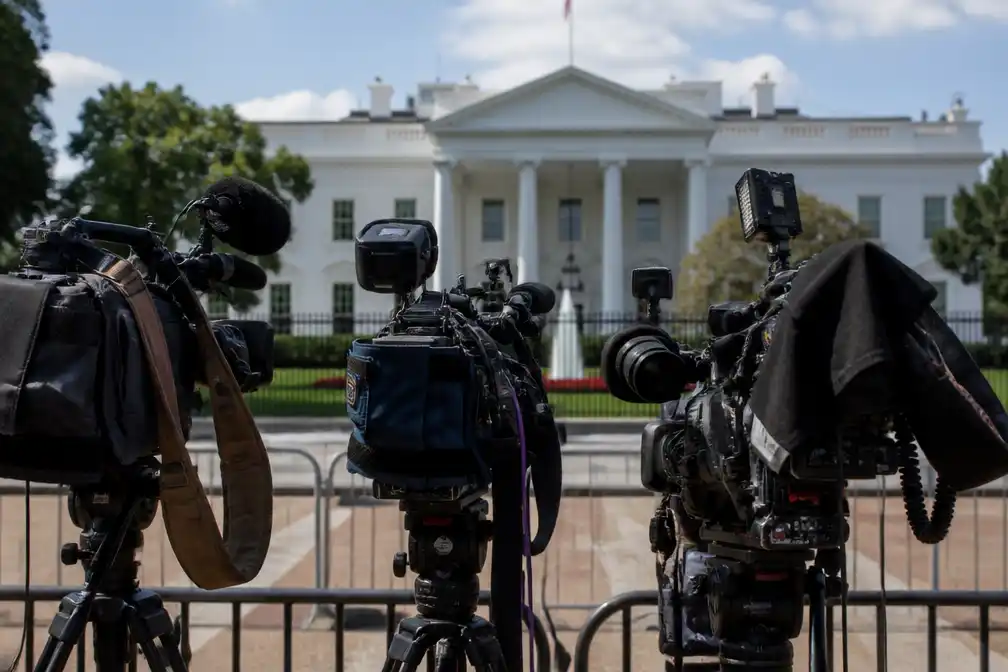 Journalisten CNN en MS NOW geweerd uit Witte Huis na order Trump