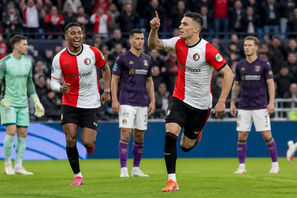 Feyenoord vroeg op voorsprong tegen FC Utrecht in jacht op eerste thuiszege