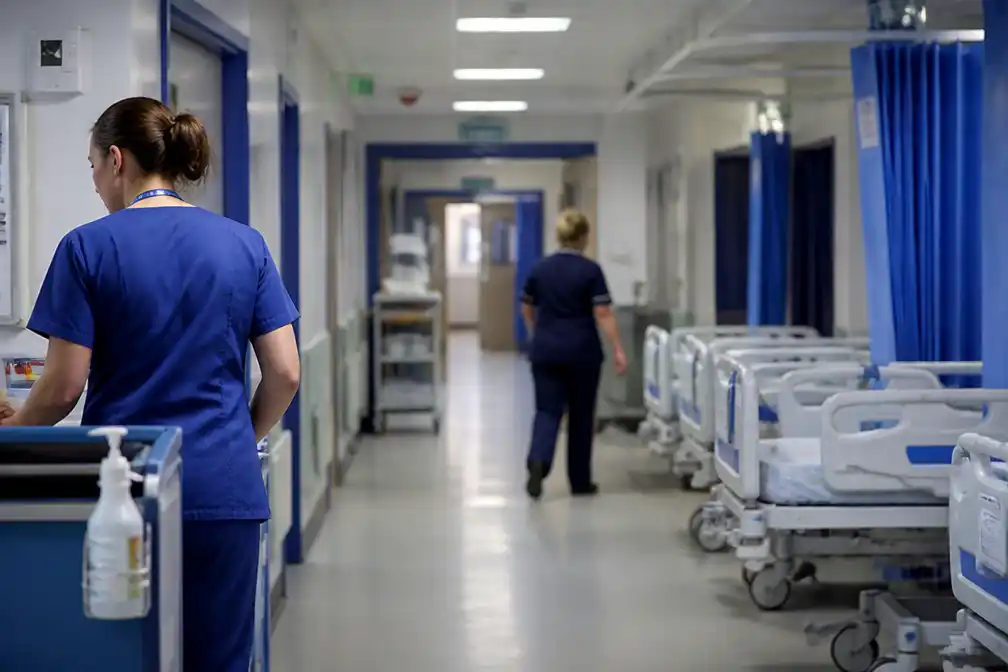 Rapport onthult 156 baby- en 6 moedersterfgevallen in Nottingham verloskunde