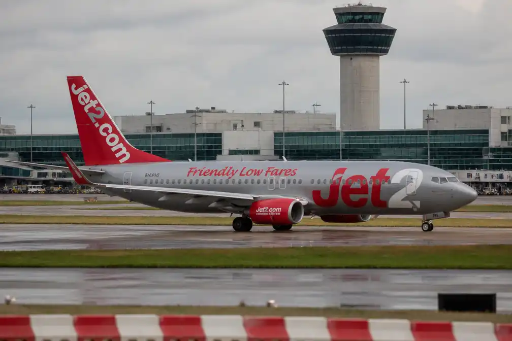 Bareknuckle bokser overlijdt na vastzetten op Jet2-vlucht van Cyprus