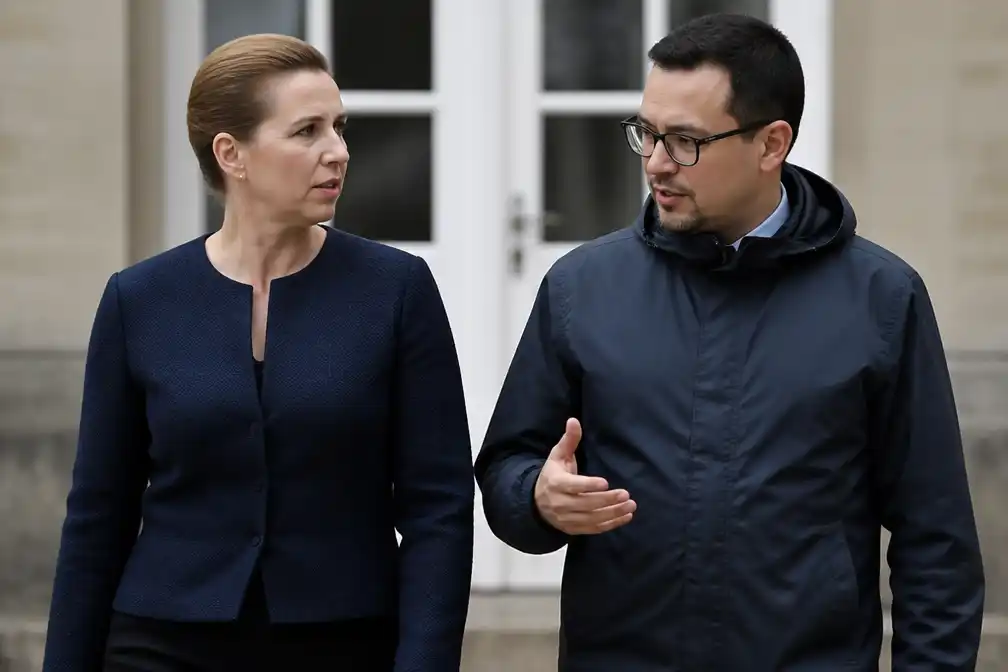 Deense premier zwijgt over akkoord met VS over Groenland tot ondertekening