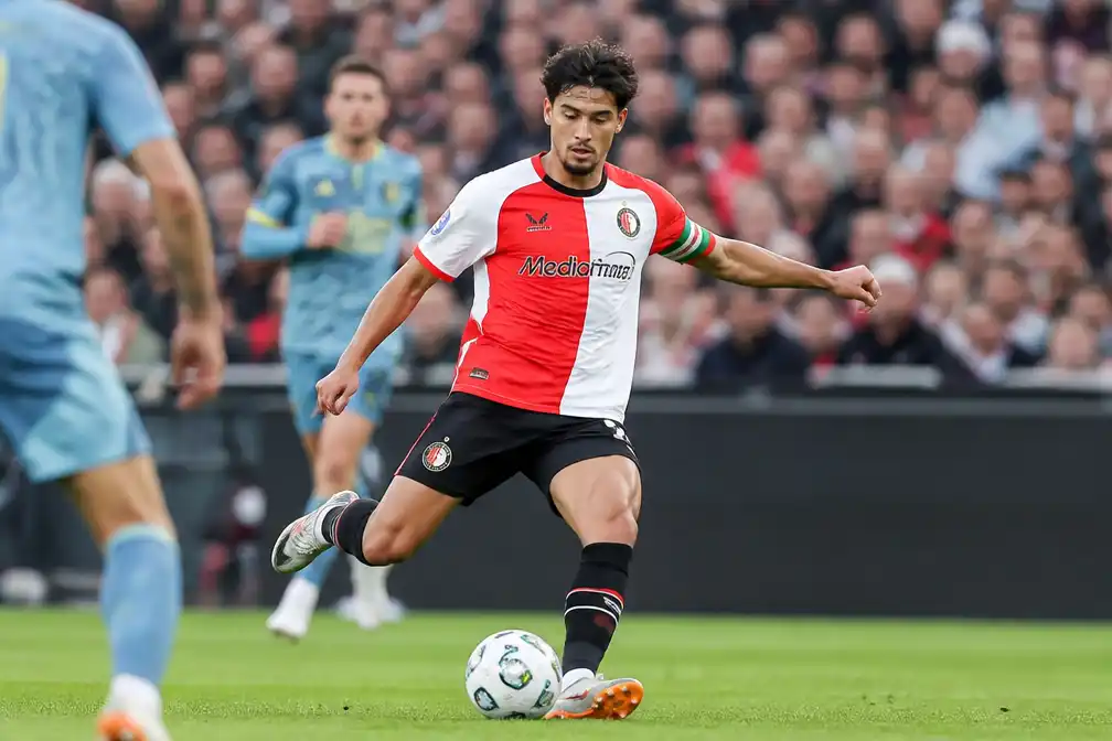 Xavi ziet Feyenoord-aanvoerder Luciano Valente, maar is nog niet overtuigd
