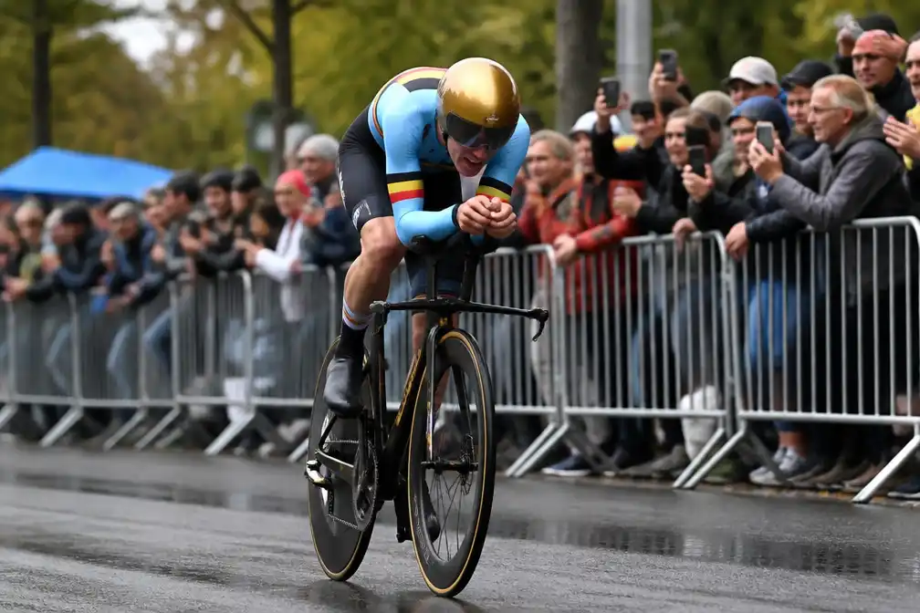 Evenepoel pakt in Montreal voor vierde keer op rij wereldtitel tijdrijden