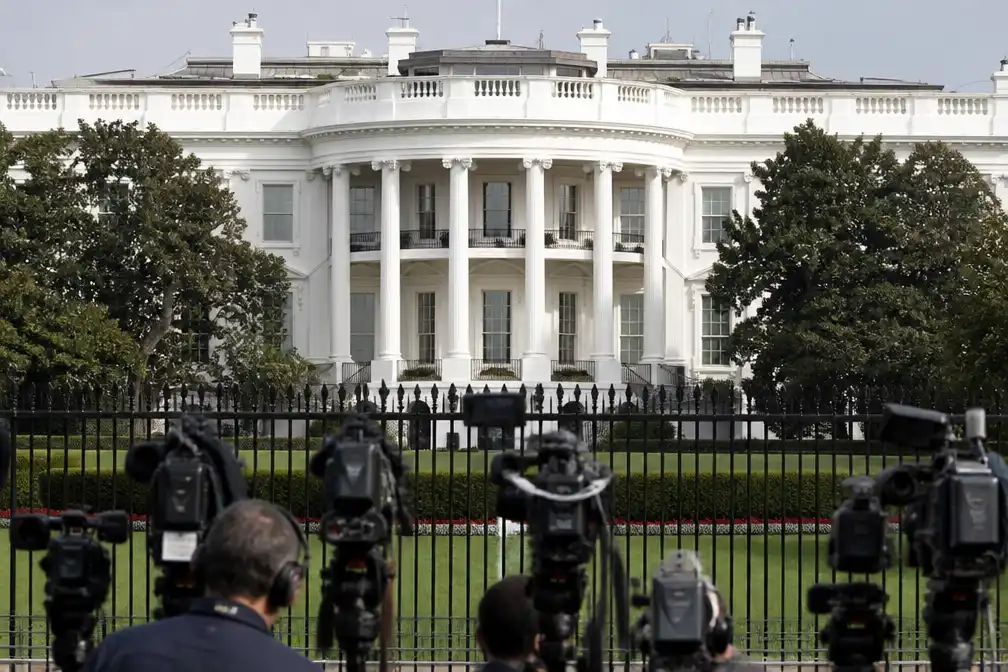 Witte Huis verdedigt in gerechtelijk stuk Trumps verbod op CNN, MS NOW en Politico