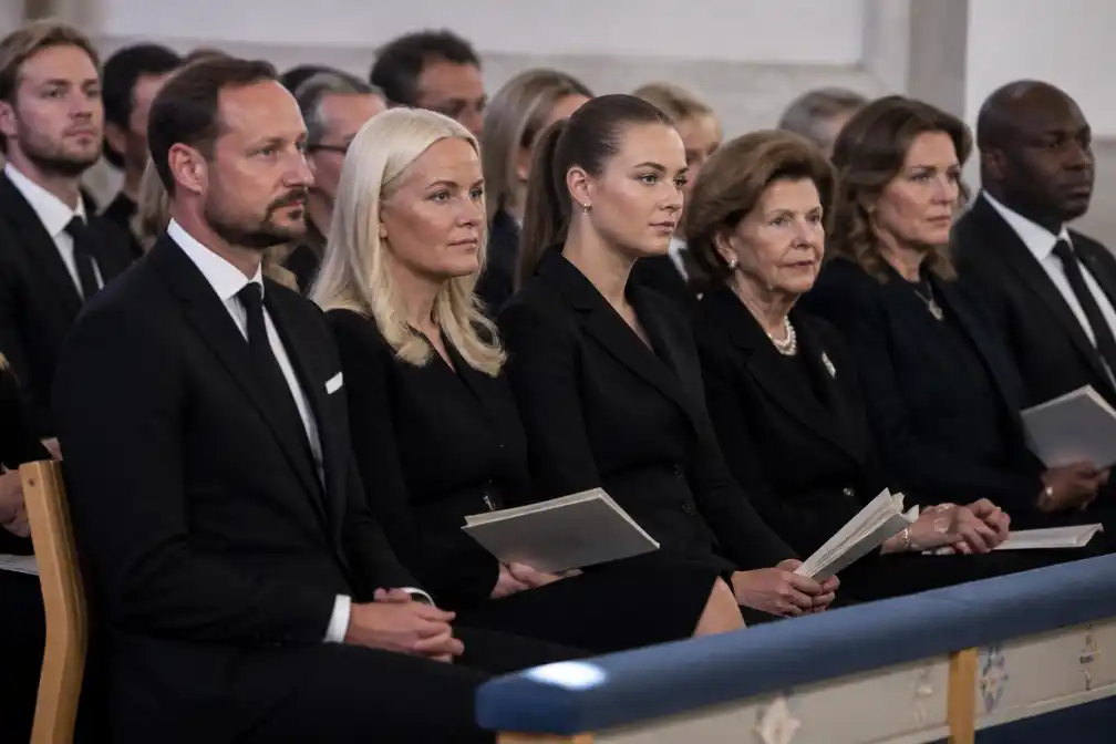 Noorse royals op eerste rij bij uitvaart prinses Astrid in Oslo