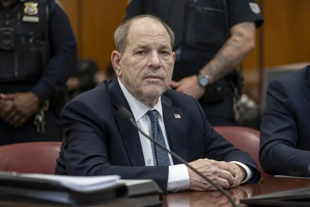 Aanklagers laten aanklacht wegens verkrachting tegen Harvey Weinstein vallen na weigering van slachtoffer voor vierde pr