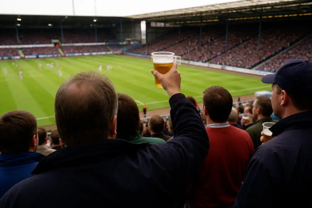 Premier Burnham tegen drankverbod voor voetbalfans op de tribunes sinds 1985