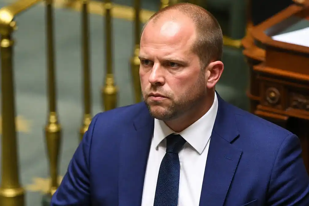 Francken kritisch over satirisch Facebook-evenement met zijn adres en foto Aylan