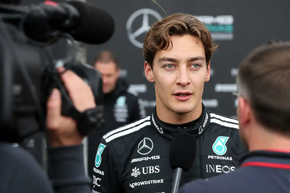 Russell: '100 procent' zeker bij Mercedes, ontkent geruchten Verstappen