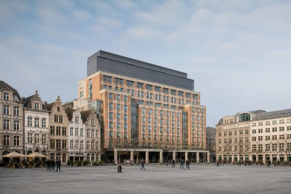 Fernand Huts toont beelden van Hilton-uitbreiding op Groenplaats