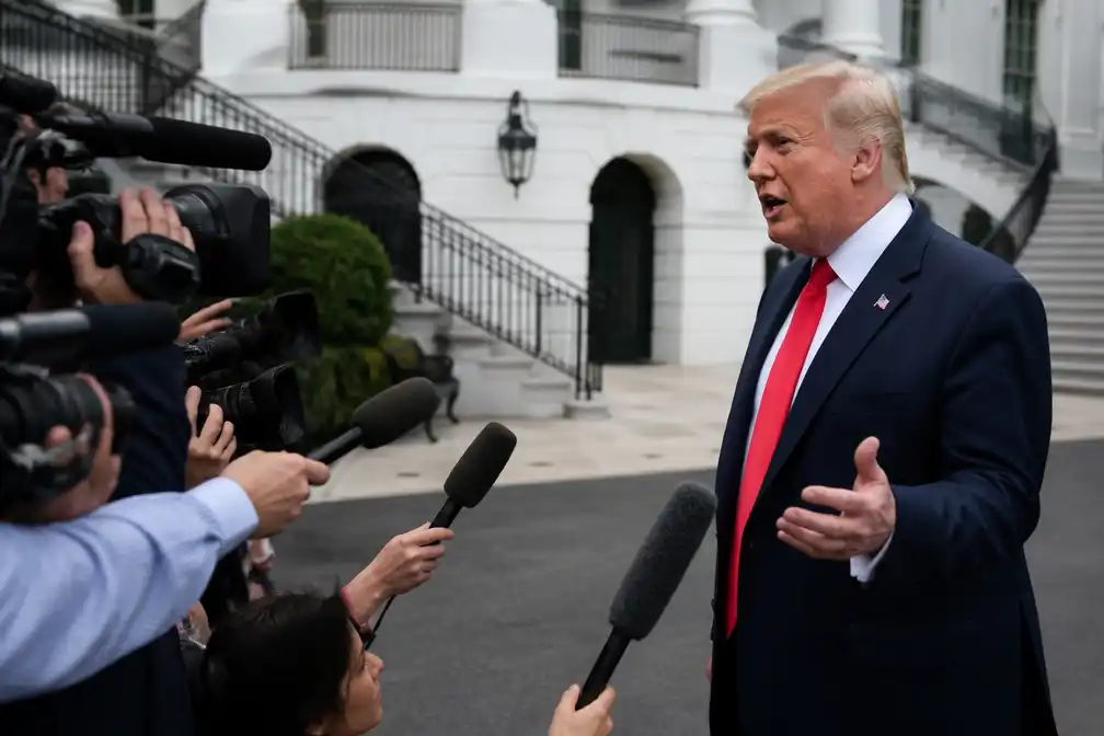 Rechter verplicht Trump CNN, MS NOW en Politico weer toe te laten tot Witte Huis