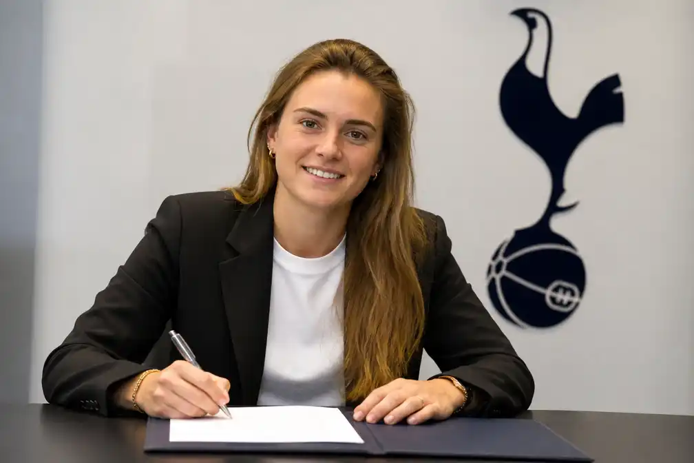 Oranje-international Victoria Pelova maakt overstap naar Tottenham Hotspur