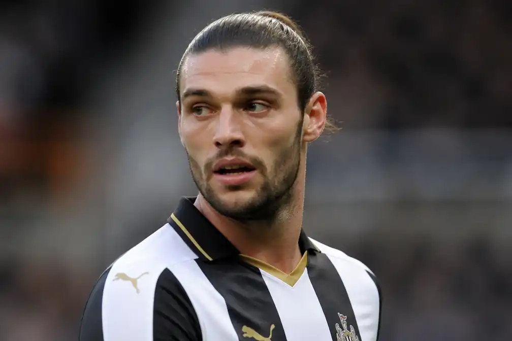 Andy Carroll onthult in autobiografie dat hij slachtoffer was van seksueel misbruik