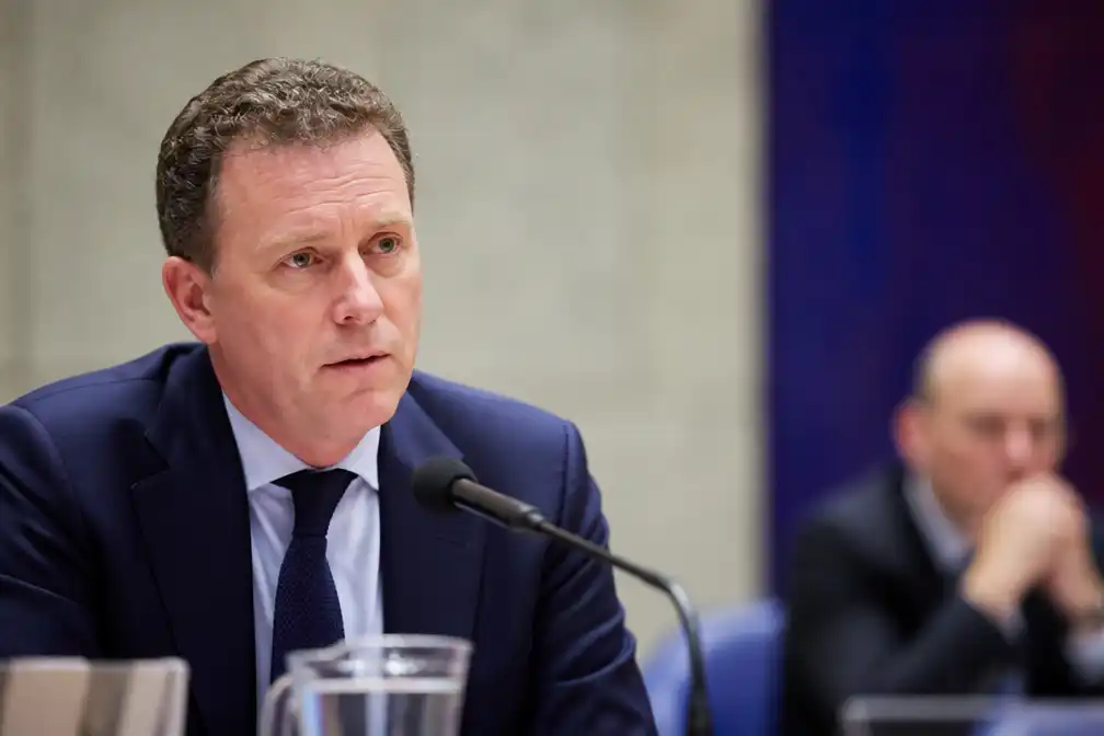 Oppositie verwacht zwaar debat voor Van Weel over aangiftecijfers