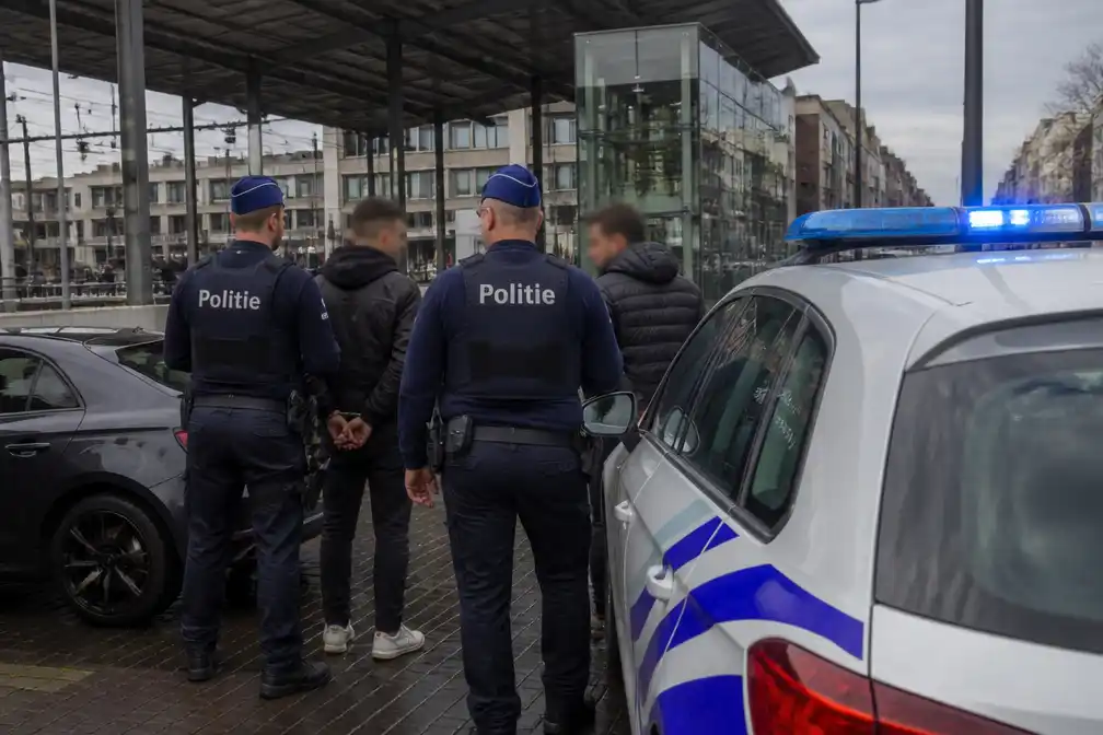 Twee verdachten opgepakt na reeks auto-inbraken aan station Kortrijk