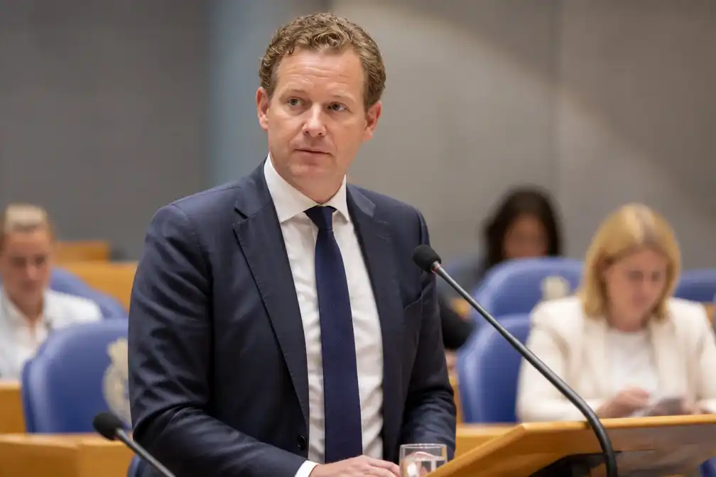 Oppositie verbindt kwestie rond Van Weel-uitspraken aan eerdere correcties