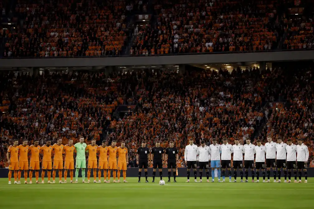 Minuut stilte voor Bartina Koeman voorafgaand aan Nederland-Duitsland