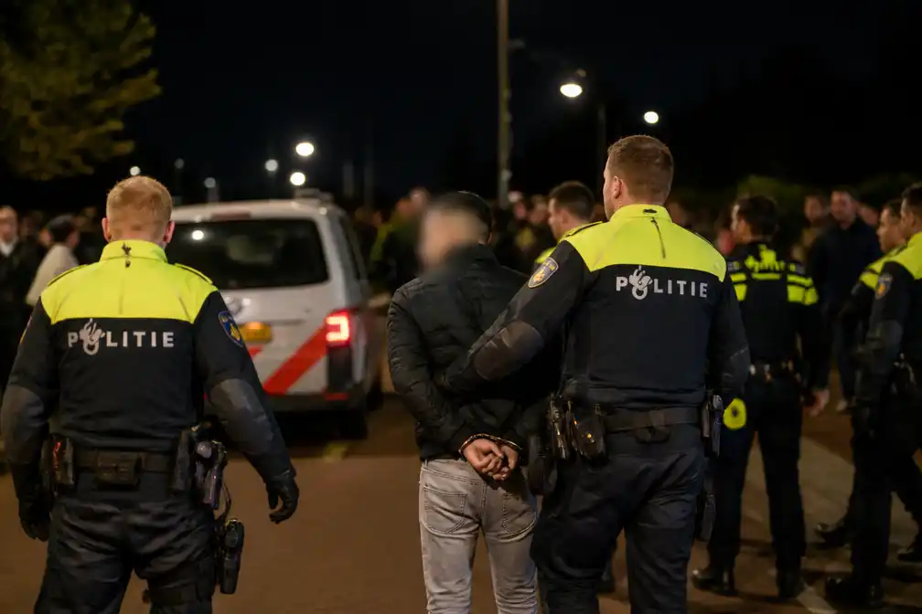 Politie houdt zeven mensen aan bij protest tegen azc in Kesteren
