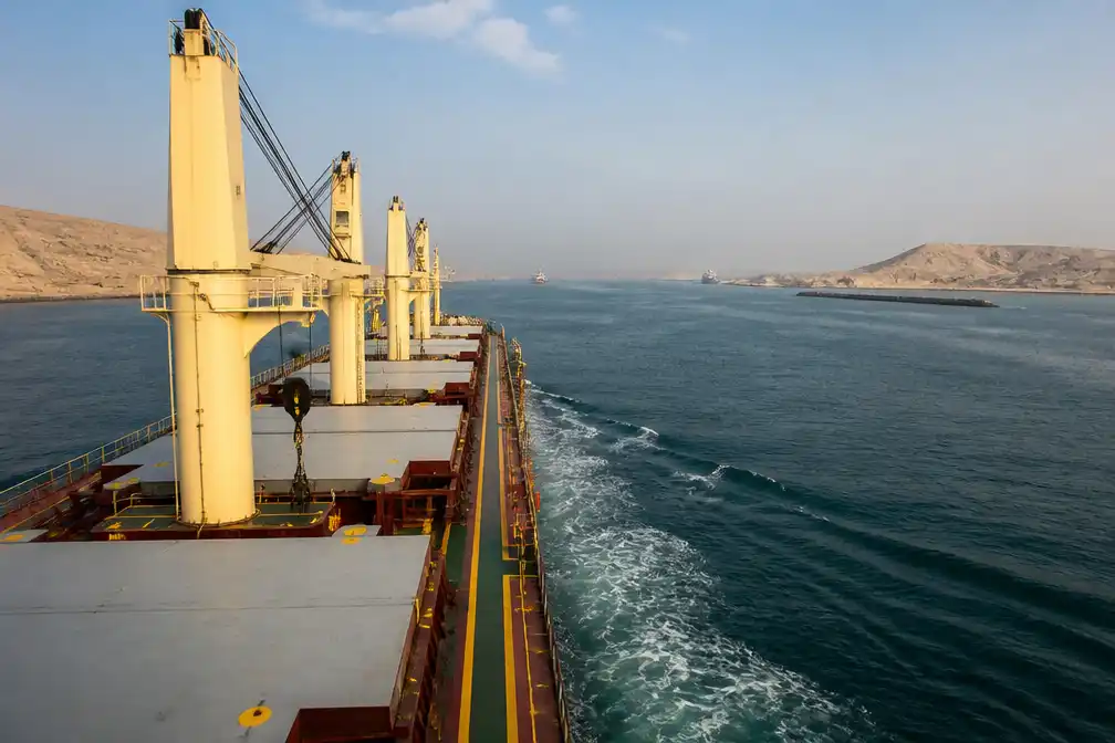 Eerste Nederlandse schip passeert Straat van Hormuz na staakt-het-vuren VS-Iran