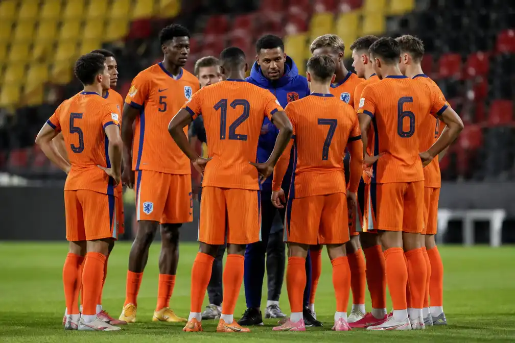Jong Oranje heeft punten nodig tegen koploper Noorwegen in Deventer