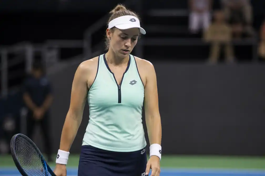 Mertens uitgeschakeld in kwartfinales WTA Singapore en mist titelverdediging