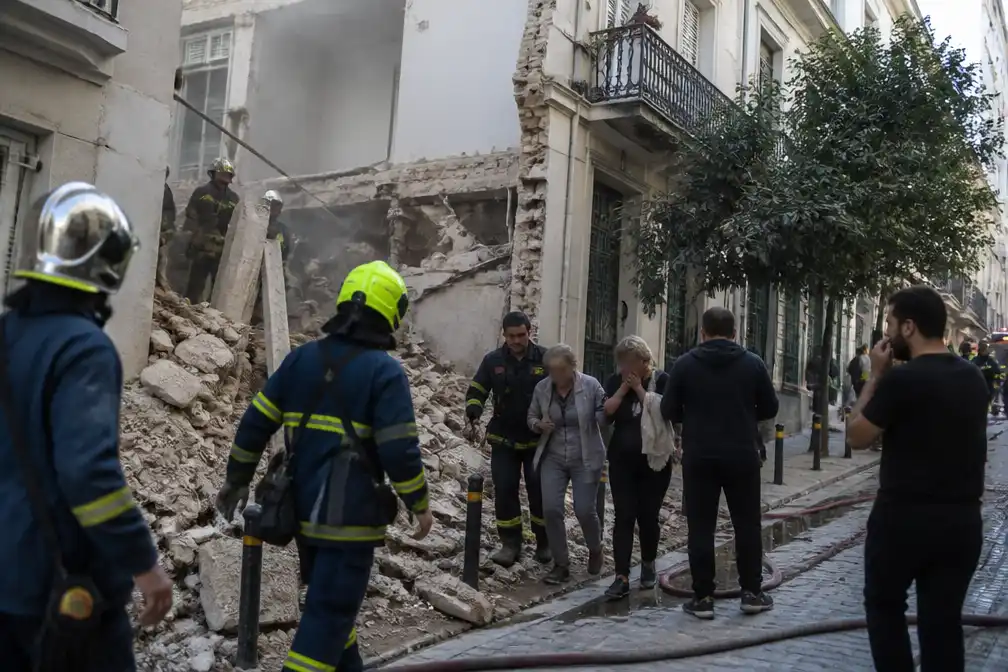 Explosie in historisch centrum Athene: gebouw ingestort, twee vrouwen gered