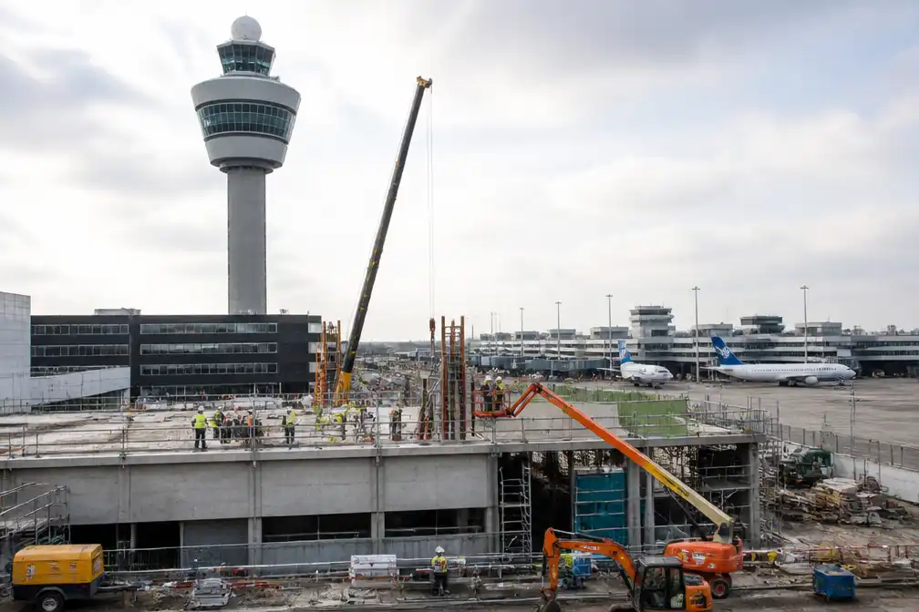 Schiphol zoekt bouwpartners voor miljardenvernieuwing van de luchthaven