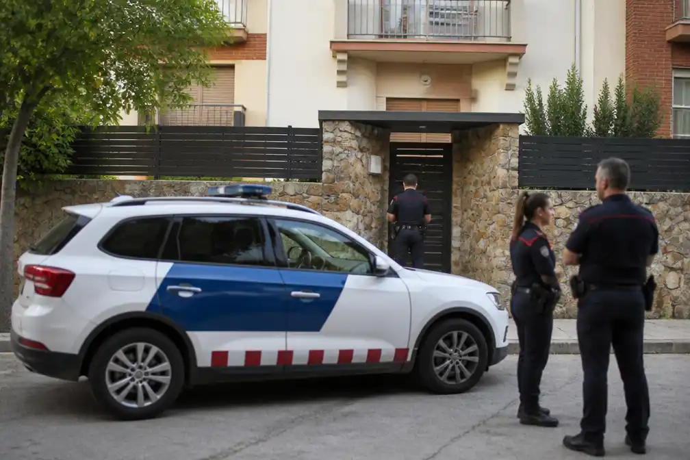Moeder (59) en dochter (22) leefden twee jaar met lichaam van overleden vader bij Barcelona
