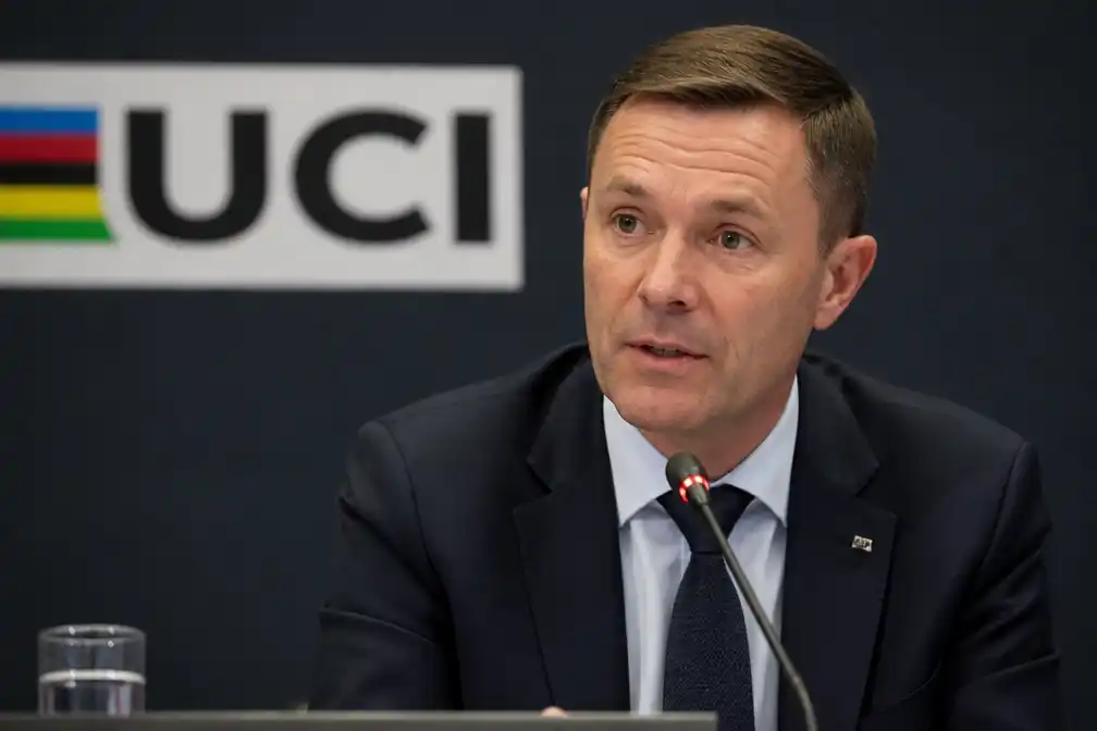 UCI-baas Lappartient voorziet geen snelle hittemaatregelen in wielrennen