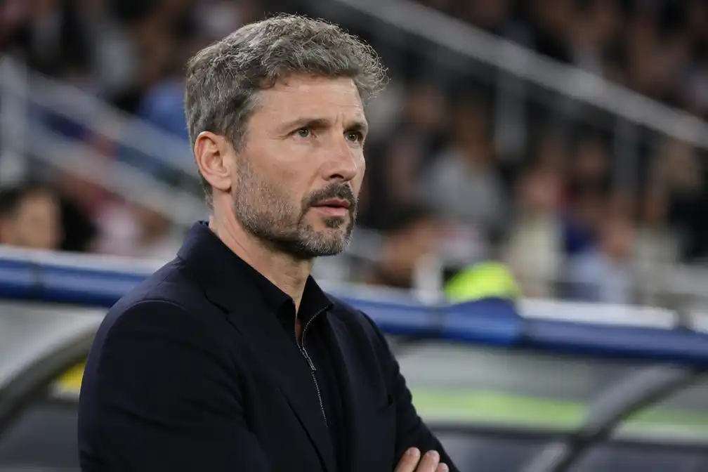 Mark van Bommel wint debuut als bondscoach van België met 2-0 in Italië