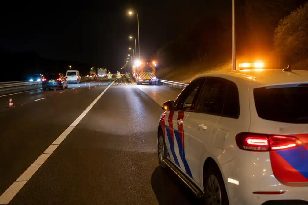 Dode op A76 bij Schinnen, slachtoffer geraakt door meerdere voertuigen