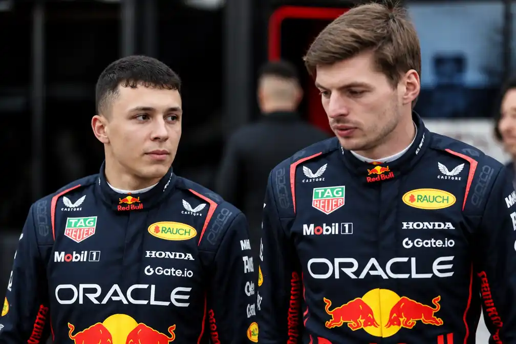Hadjar keert in Bakoe terug in de Formule 1 naast Verstappen na drie gemiste races