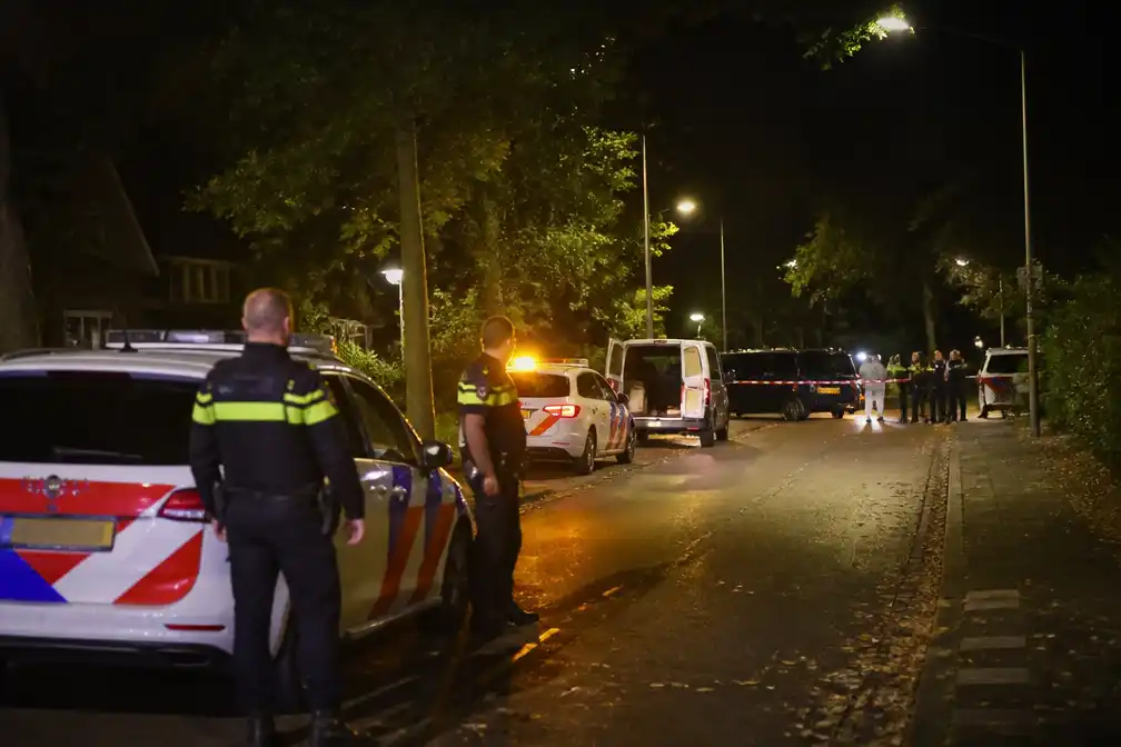 Politie lost schoten in Someren nadat auto op agent inreed