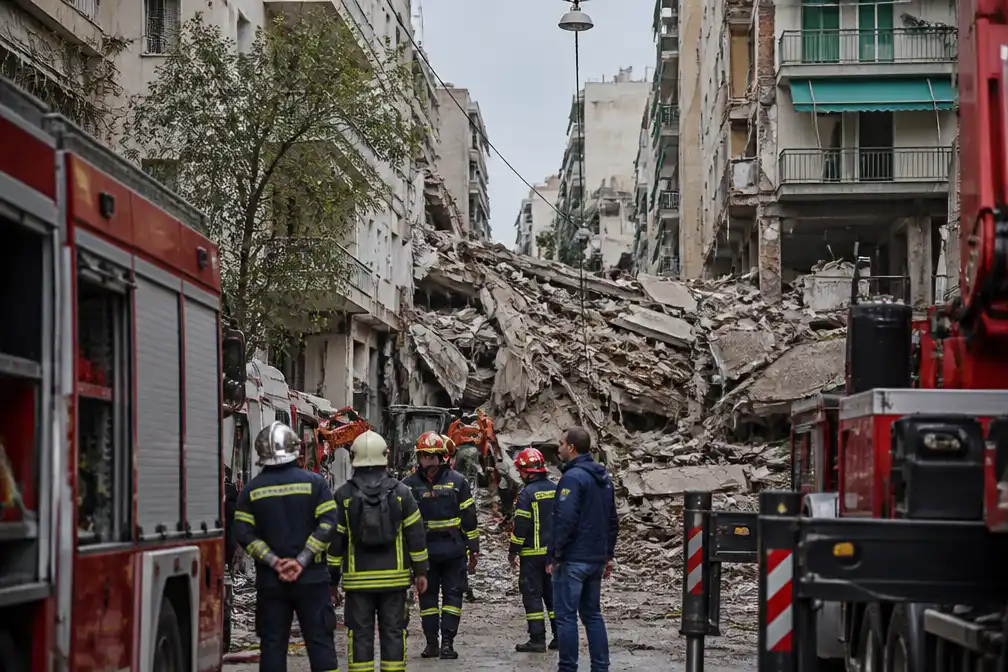Explosie in Athene: zeker twee doden na instorten woongebouw