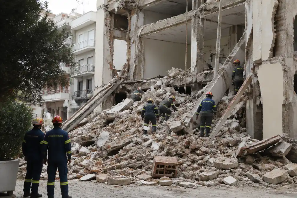 Twee doden en vier vermisten na explosie en instorting in centrum van Athene