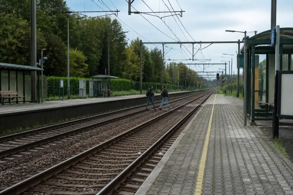 Infrabel waarschuwt nadat twee personen sporen oversteken in station Gontrode