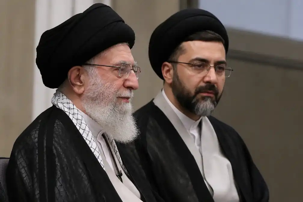 Iraanse opperste leider Mojtaba Khamenei zou twee Amerikaanse aanvallen hebben overleefd