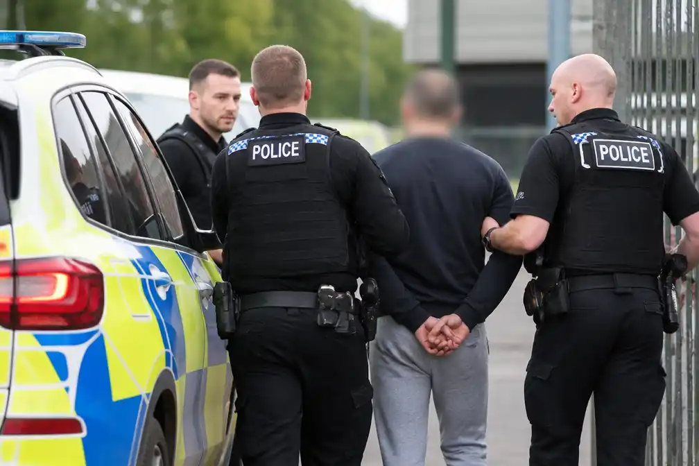 Britse politie arresteert vijf mannen bij door VS gebruikte luchtmachtbasis