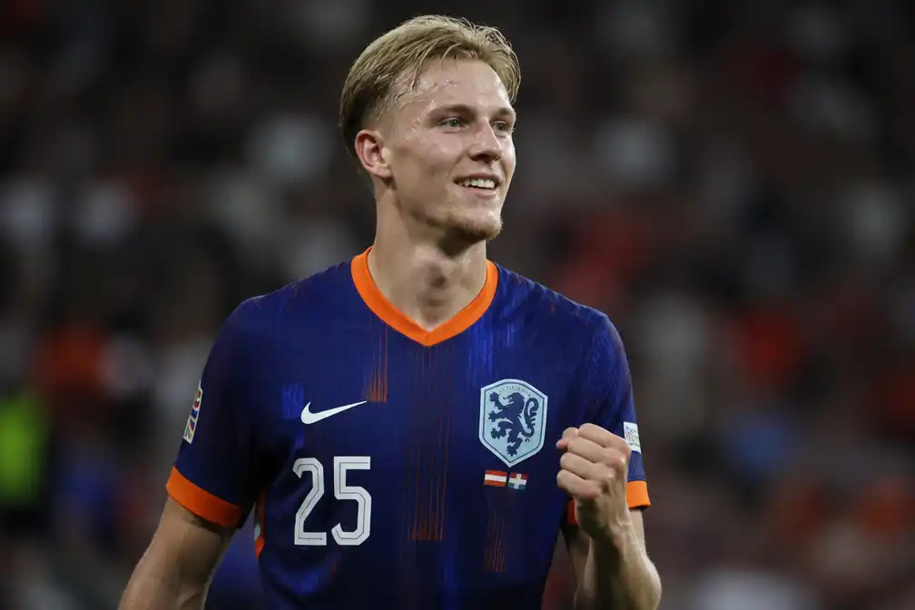Meerdink scoort beide goals bij Oranje-debuut in Nations League in Belgrado