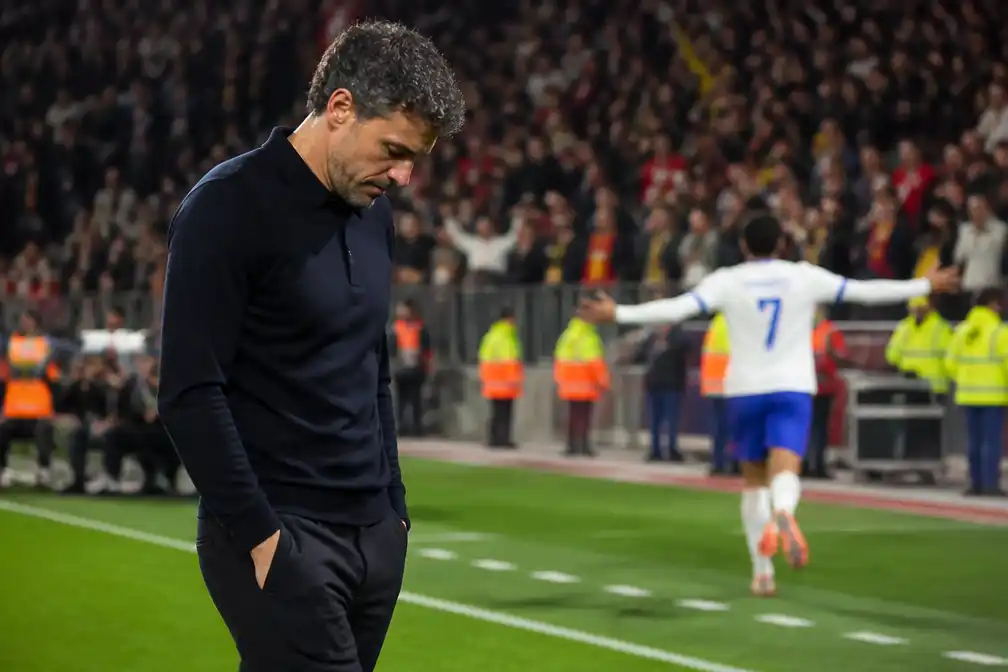 Van Bommel verliest thuisdebuut met België met 0-1 van Frankrijk