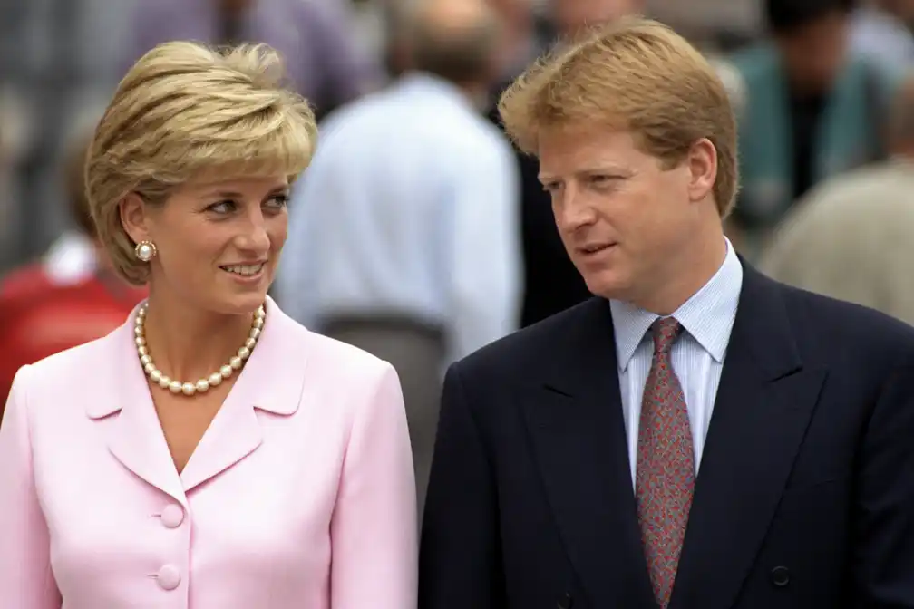 Lijfwacht Ken Wharfe steunt Charles Spencer na onthullingen over Britse royals