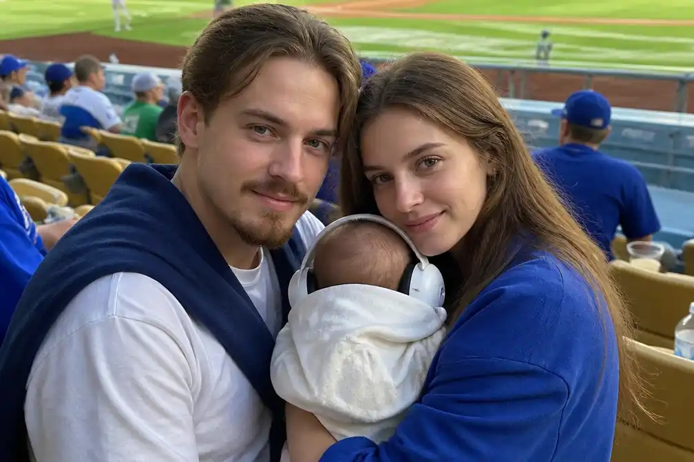Acteur Dylan Sprouse en model Barbara Palvin verwelkomen eerste kind