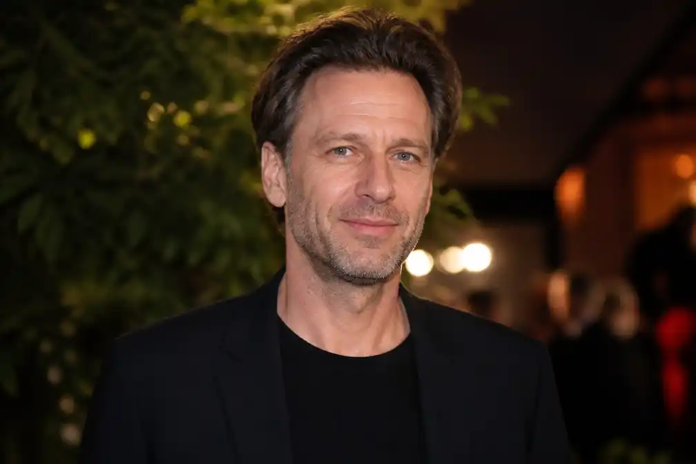 Acteur Edwin Jonker (49) offert privéleven op voor werk: 'Ik ben niet bang om van alles te missen'