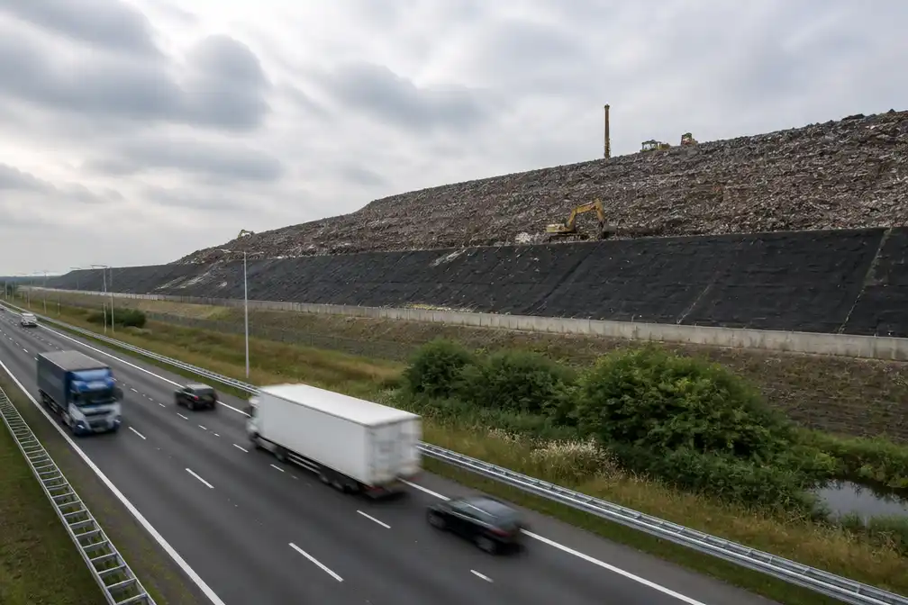 Rechter staat Attero toe afvalstort langs A1 te verhogen