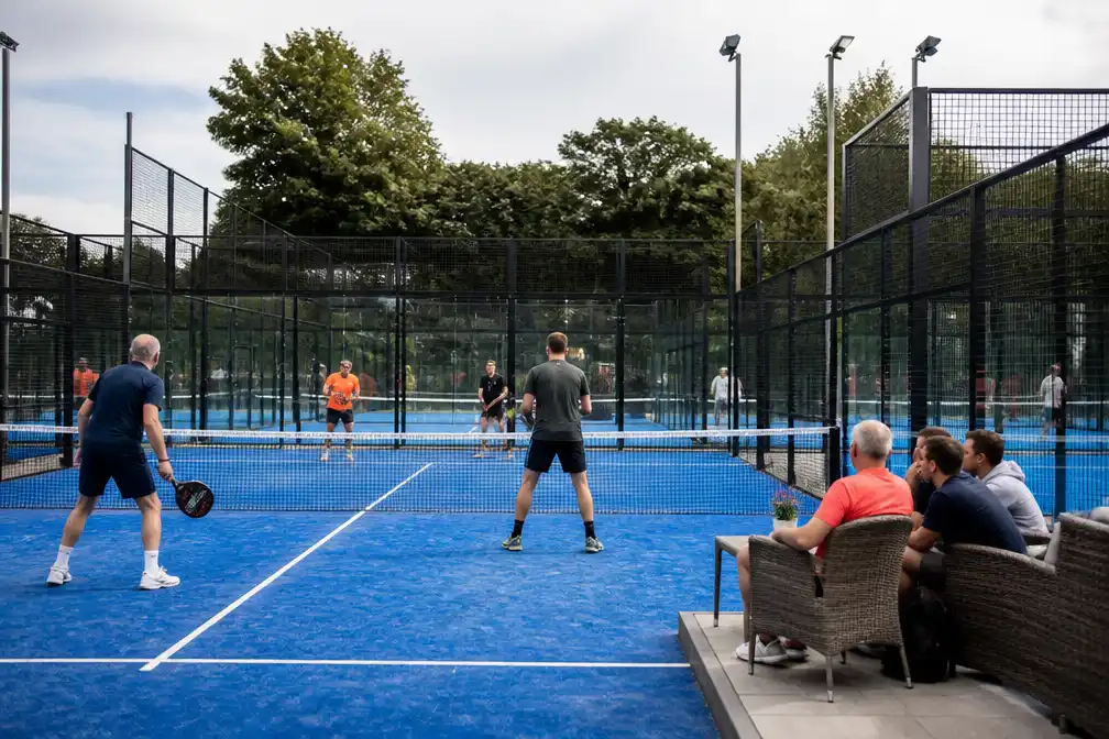Racketclub Bargeres groeit in padel zonder tekort aan vrijwilligers